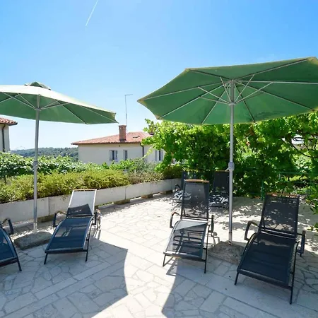 Apartmán 3-bedroom In Pula/istrien 11137 *
