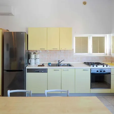 3-bedroom In Pula/istrien 11137 Apartment Pjescana Uvala