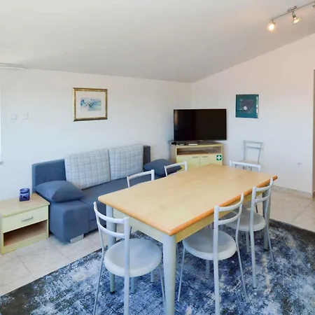Apartment 3-bedroom In Pula/istrien 11137 Pjescana Uvala